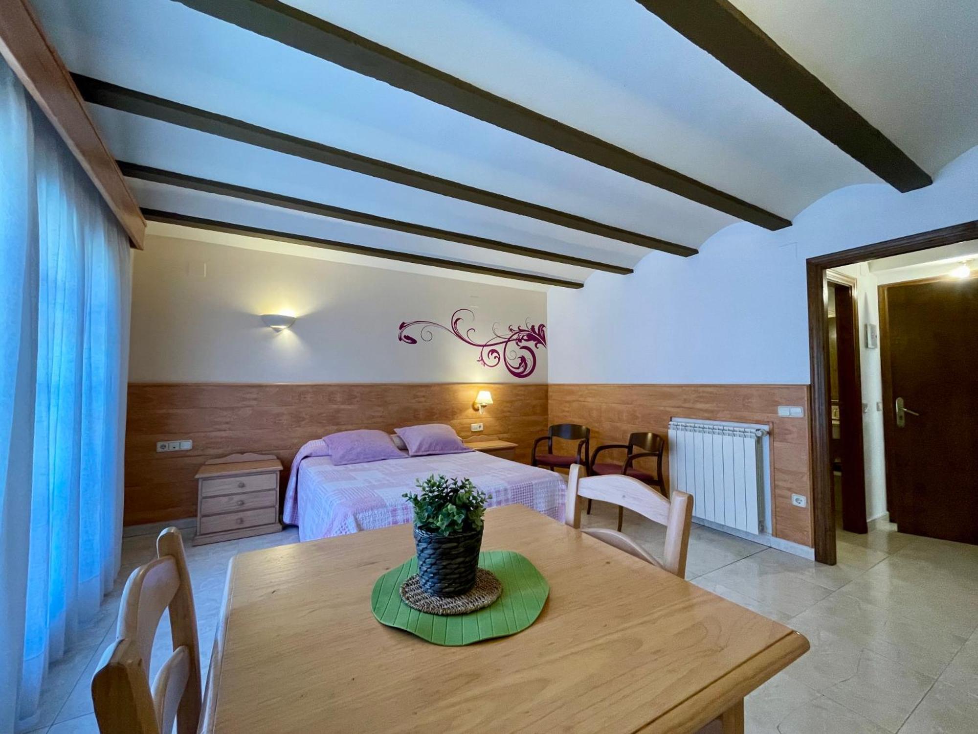 Aparthotel Les Corts Llivia Exterior foto
