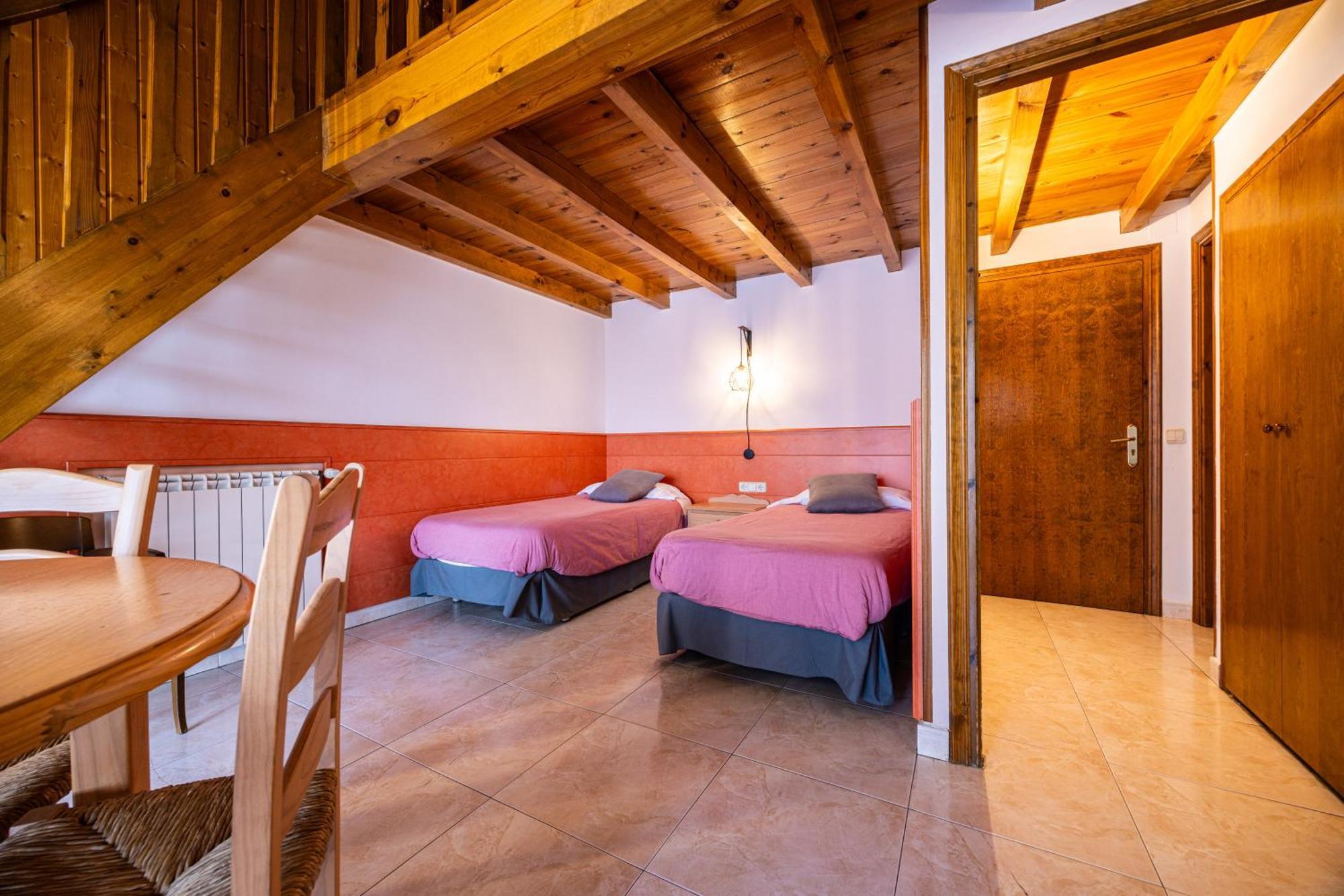 Aparthotel Les Corts Llivia Exterior foto