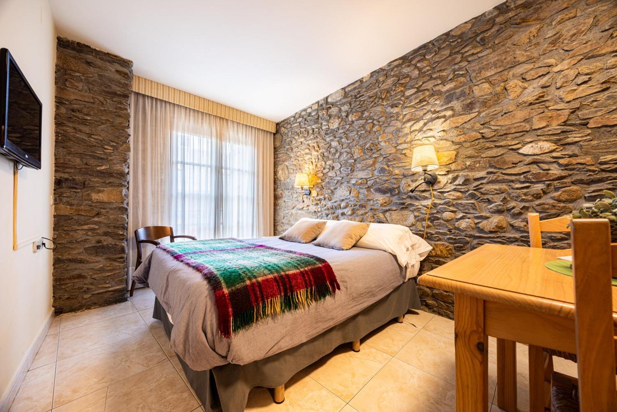 Aparthotel Les Corts Llivia Exterior foto